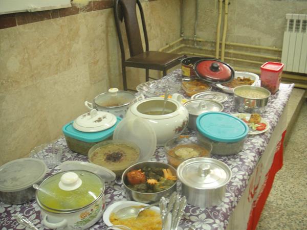 برگزاری جشنواره غذاهای سنتی  در بین دانش آموزان مدرسه راهنمایی تزکیه