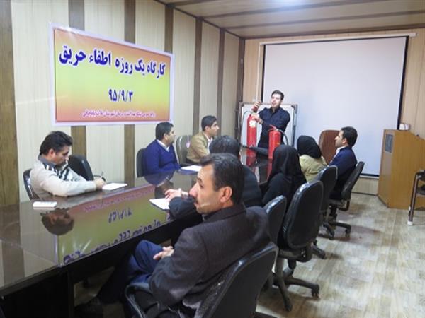 برگزاری کارگاه آموزشی اطفائ حریق در شبکه بهداشت و درمان شهرستان ثلاث باباجانی