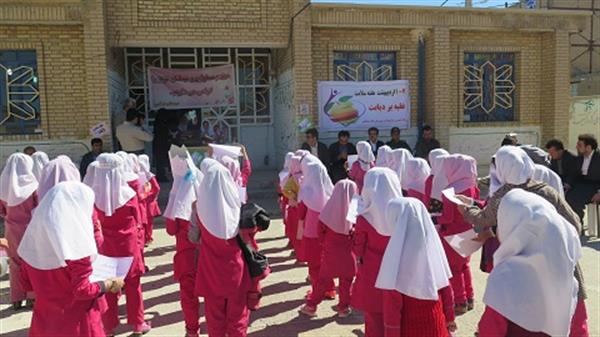 اجرای زنگ سلامت در مدارس  شهرستان ثلاث باباجانی به مناسبت هفته سلامت  با حضور مسئولین شهرستان