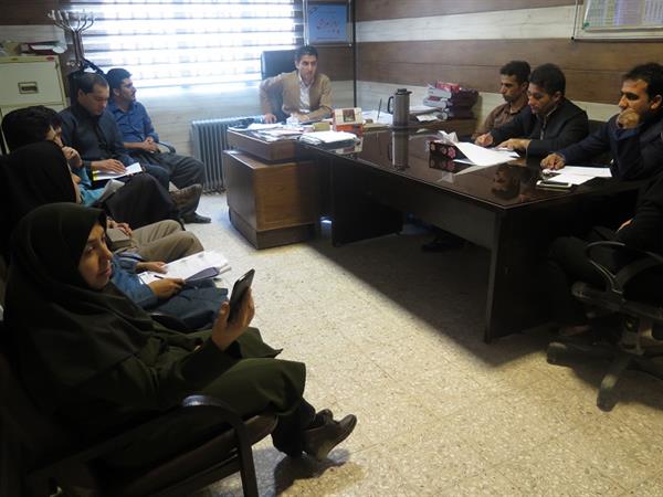 برگزاری جلسه درون بخشی برنامه های هفته ملی سلامت بانوان ایرانی در دفتر سرپرست مرکز بهداشت شهرستان ثلاث باباجانی