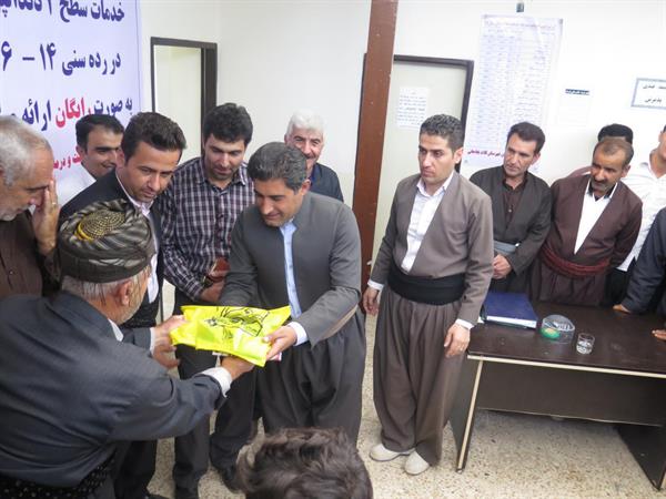 توزیع بسته های بهداشتی در بین مناطق محروم شهرستان ثلاث باباجانی