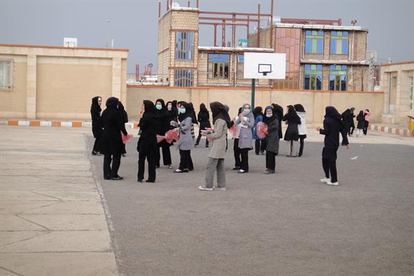 اجرای مراسم مدرسه پاک در دبیرستان دخترانه خلیج فارس بمناسبت هفته سلامت :