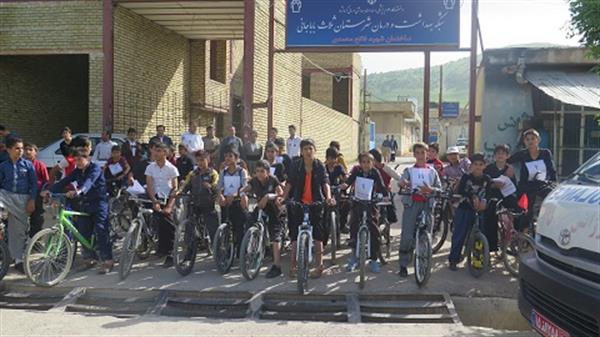 برگزاری همایش دوچرخه سواری به مناسبت هفته سلامت توسط شبکه بهداشت و درمان شهرستان ثلاث باباجانی و اداره ورزش و جوانان