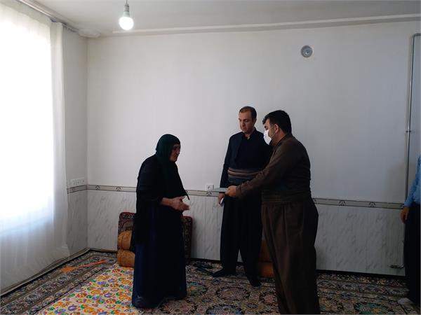 حسینی به مناسبت هفته دولت با خانواده شهدا و جانبازان شاخل در شبکه بهداشت و درمان حضور یافتند.