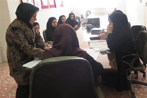 برگزاری  کارگاه بازآموزی جهت ماماهای مراکز  درمانی شبکه بهداشت و درمان شهرستان ثلاث باباجانی