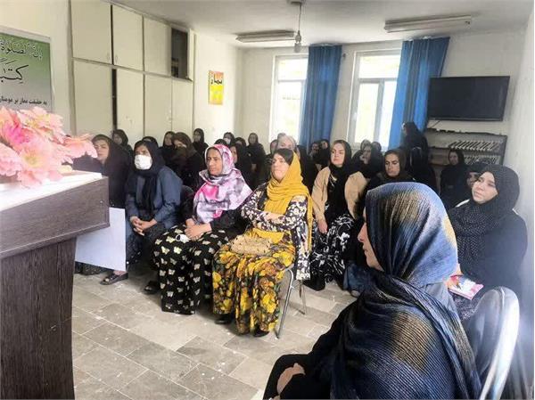 برگزاری جلسه سلامت مادر و کودک و میز خدمت برای بانوان مددجوی تحت پوشش کمیته امداد امام خمینی شهرستان ثلاث باباجانی